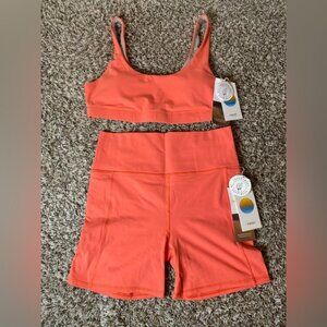 NWT Vuori Grapefruit Matching Set: Daily Bra + Studio Pocket Short Size Large